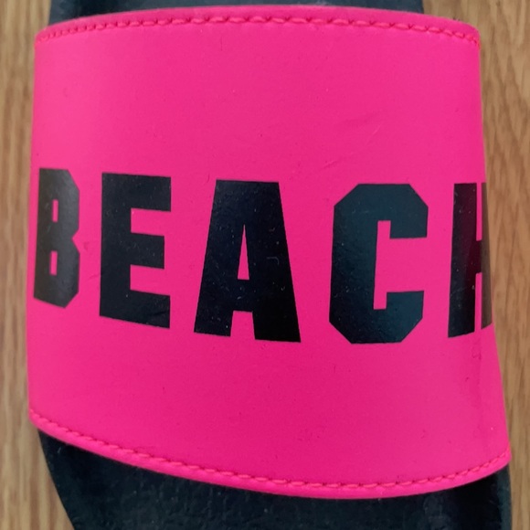Pink Victoria’s Secret BEACH PLEASE slides - Picture 6 of 11